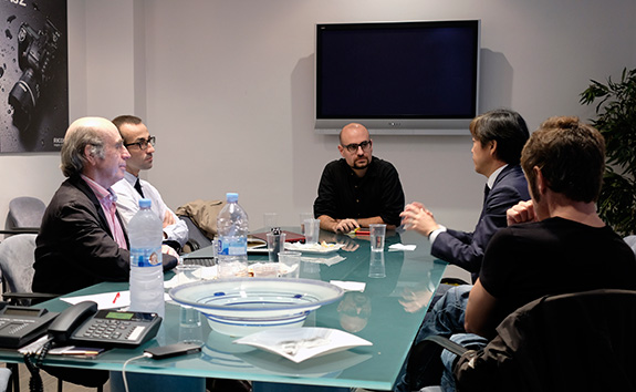 Grupo de personas de la reunión motivo del artículo