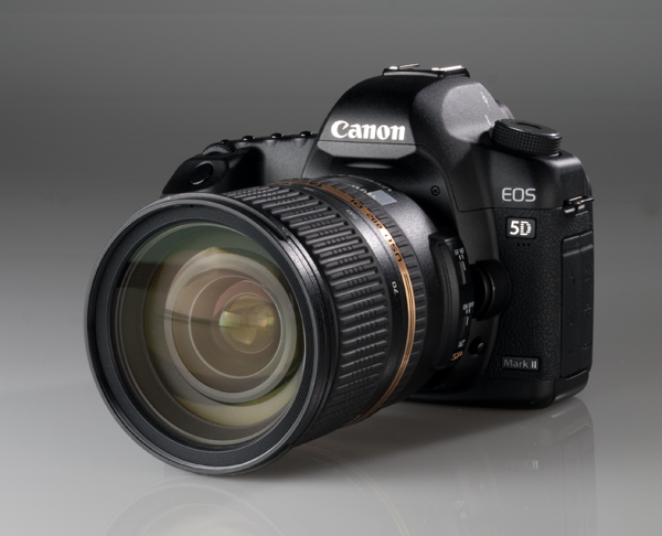 Objetivo Tamron 24-70 mm f/2,8 montado sobre una Canon EOS 5D Mark III