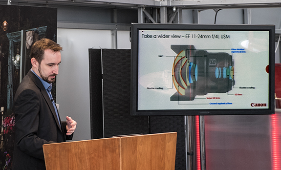 Mike Burnhill en un momento de la presentación