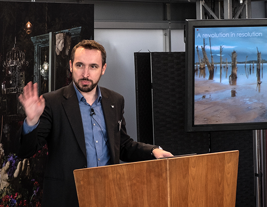 Mike Burnhill en un momento de la presentación