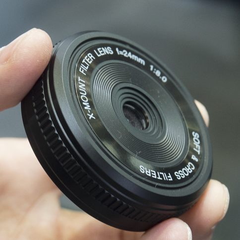 Fujifilm XM-FL, en la mano, miniatura