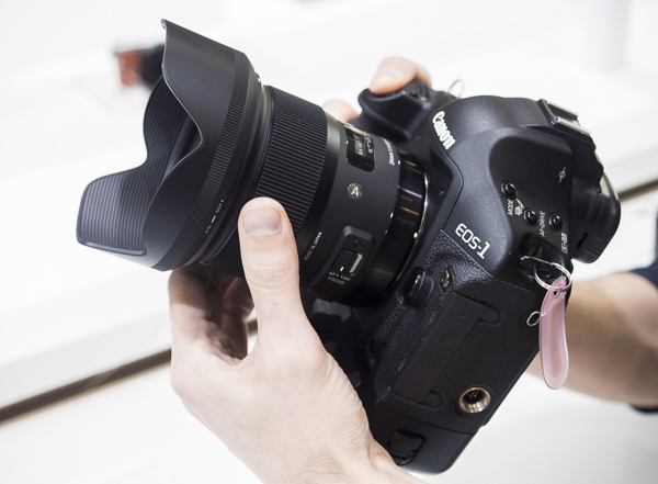 Sigma 24 mm f/1,4 DG HSM Art, montado sobre una Canon EOS-1