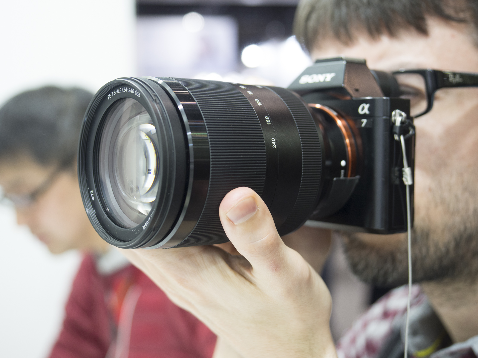 Encarando: Sony FE 24-240 mm f/3,5-6,3 G OSS