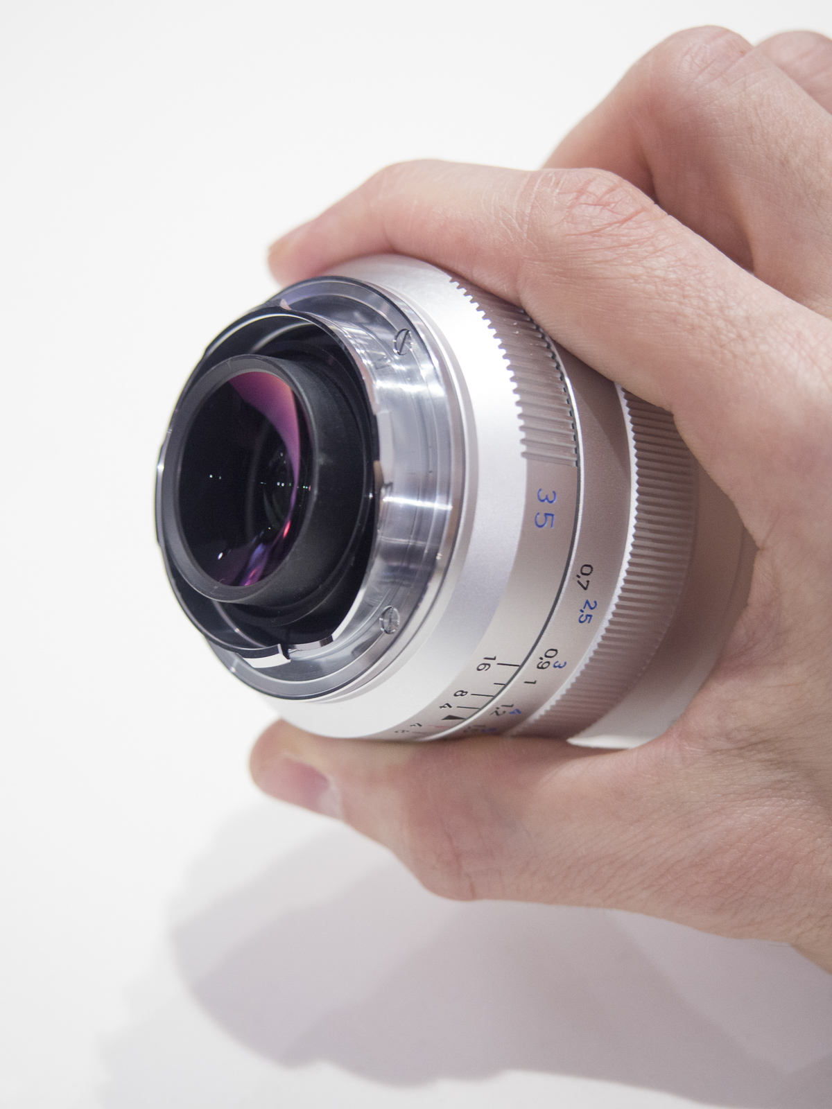 Zeiss Distagon T* 35 mm f/1,4 ZM, lente posterior