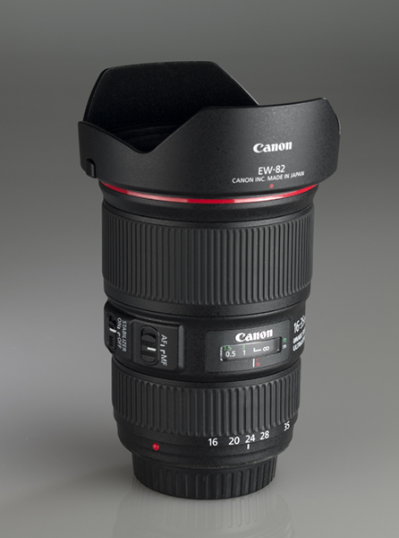 Canon EF 16-35 f/4 L IS USM, con parasol