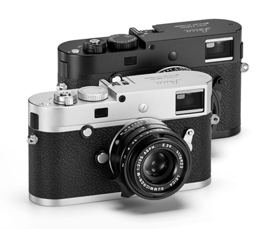 Una Leica M-P en acabado cromo plateado, frente a la lacada en negro