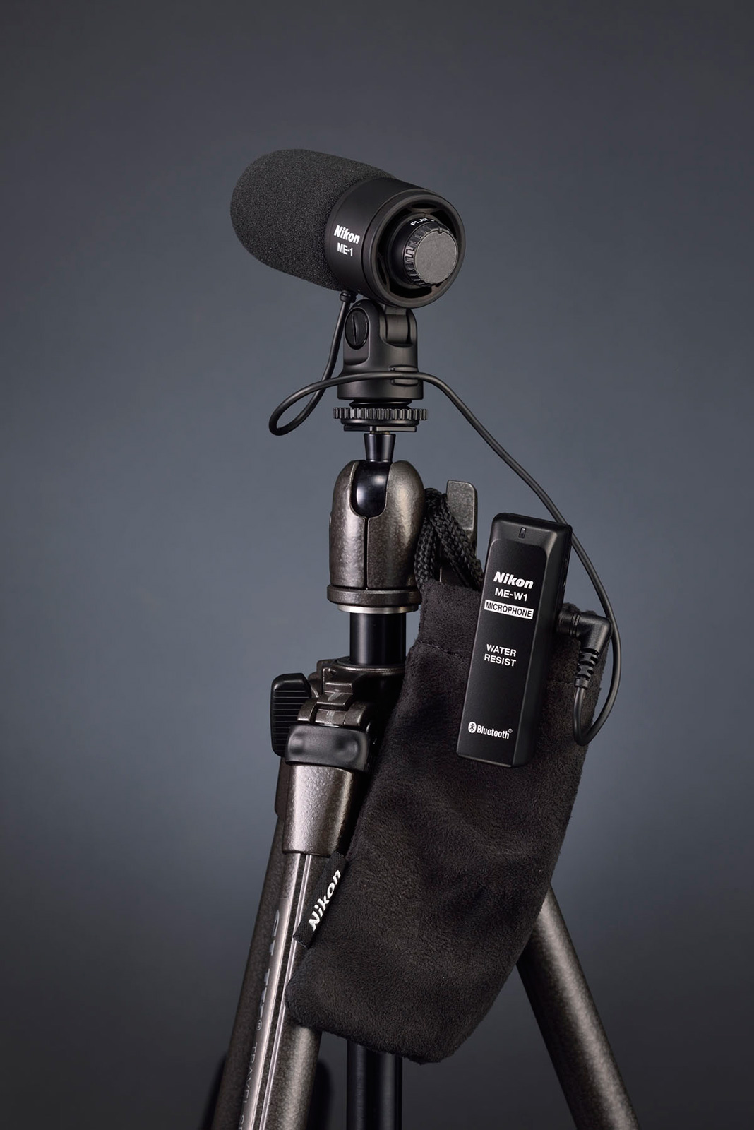 Un micrófono estéreo Nikon ME-1 acoplado al nuevo ME-W1