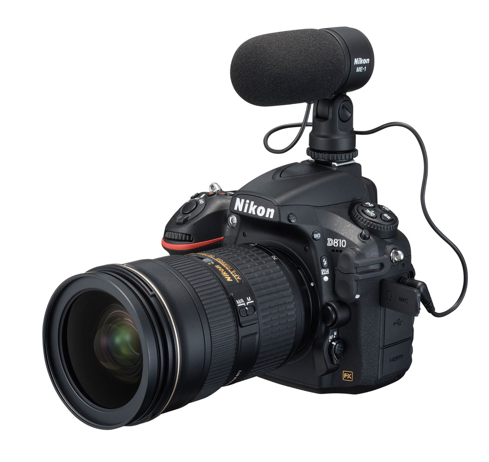 Cámara Nikon D810 con objetivo zoom 24-70 mm y micrófono estéreo sobre la zapata portaaccesorios