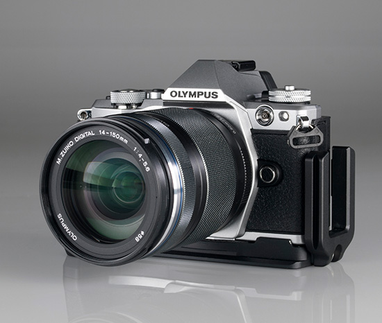 Olympus E-M5 Mark II con montura especial con colas de milano