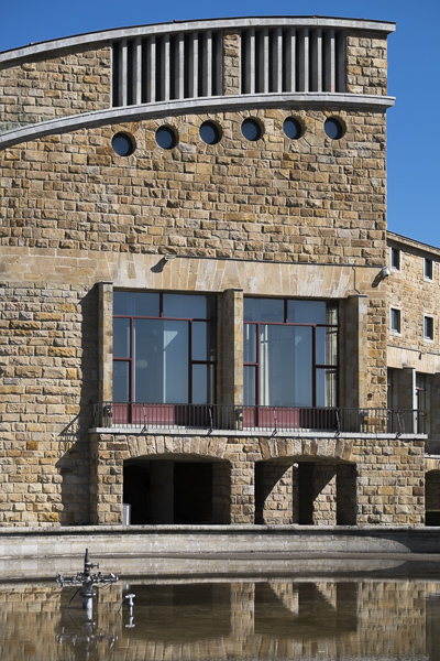 Laboral Ciudad de la Cultura, detalles arquitectónicos sorprendentemente modernos
