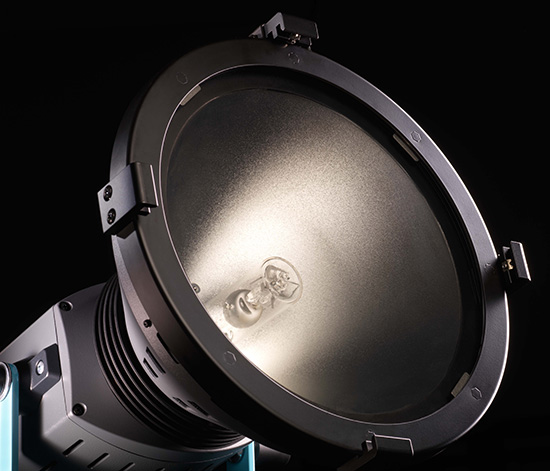 Broncolor HMI F1600 mostrando la lámpara HMI