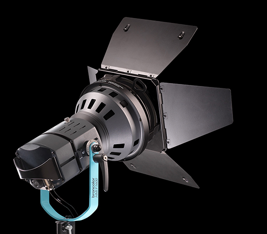Broncolor HMI F1600, con reflector y aletas