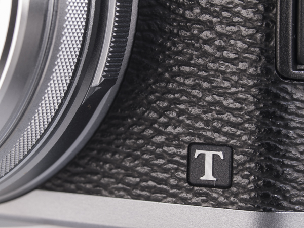 Prueba de campo Fujifilm X100T, cuerpo, logo T,