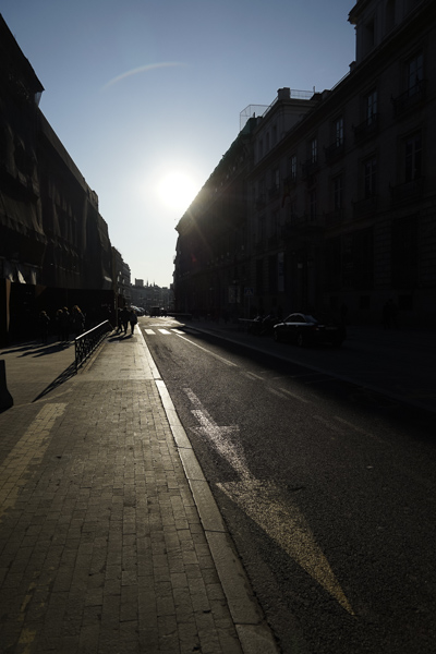 Sony 24-240 mm f/3,5-6,3, escena urbana a contraluz